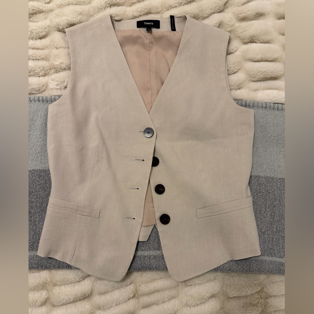 Theory Light Beige Sleeveless Vest